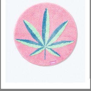 Bundle of VS Pink coco chill bath mat and dish!